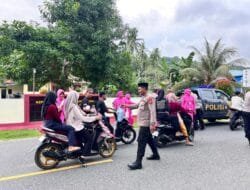 Polsek Sanana Berbagi Takjil dan Sembako Ramadan