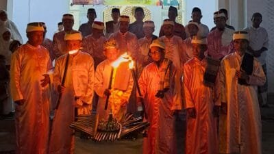 Masyarakat dan Pemuda Bastiong Karance Rayakan Malam Ela-ela