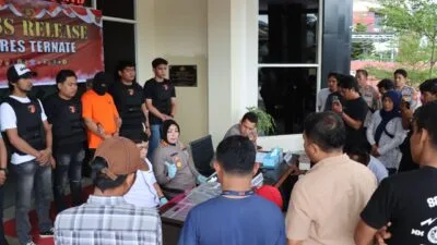 Terdesak Utang, Lurah di Ternate Curi Handphone Sejumlah Warga