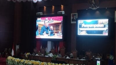Tangis Tak Terbendung, Mislan Minta Gubernur Sherly Hadirkan Kesetaraan di Taliabu