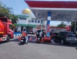 Petugas SPBU Maliaro Ternate Diduga Utamakan Pengecer, Langgar Aturan Pelayanan